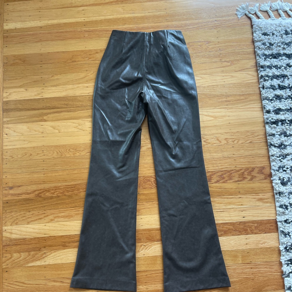 Aritzia Women’s Wilfred Leather Pants